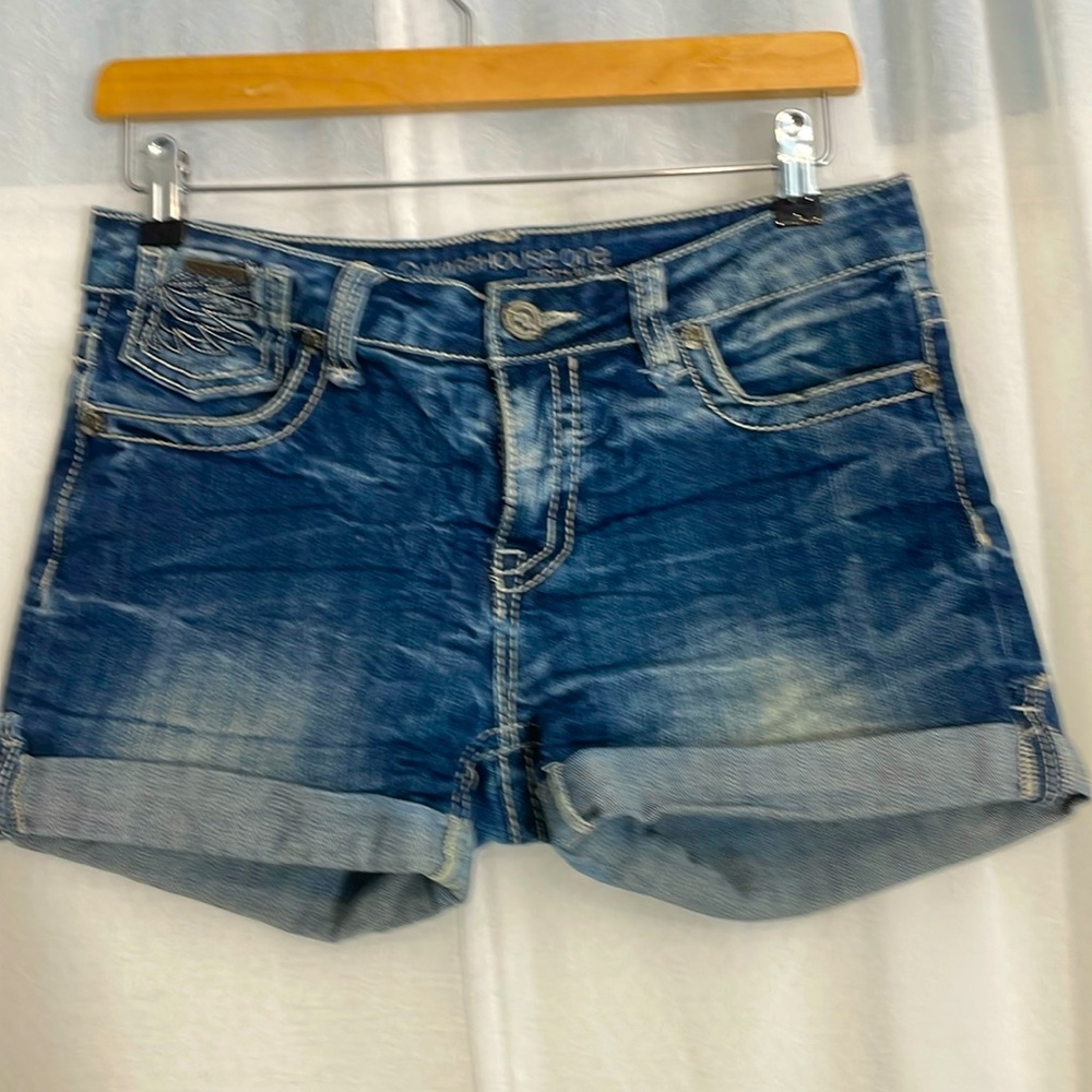 Warehouse one denim shorts size 8 HTH 16” waist to hem 11” inseam 2”